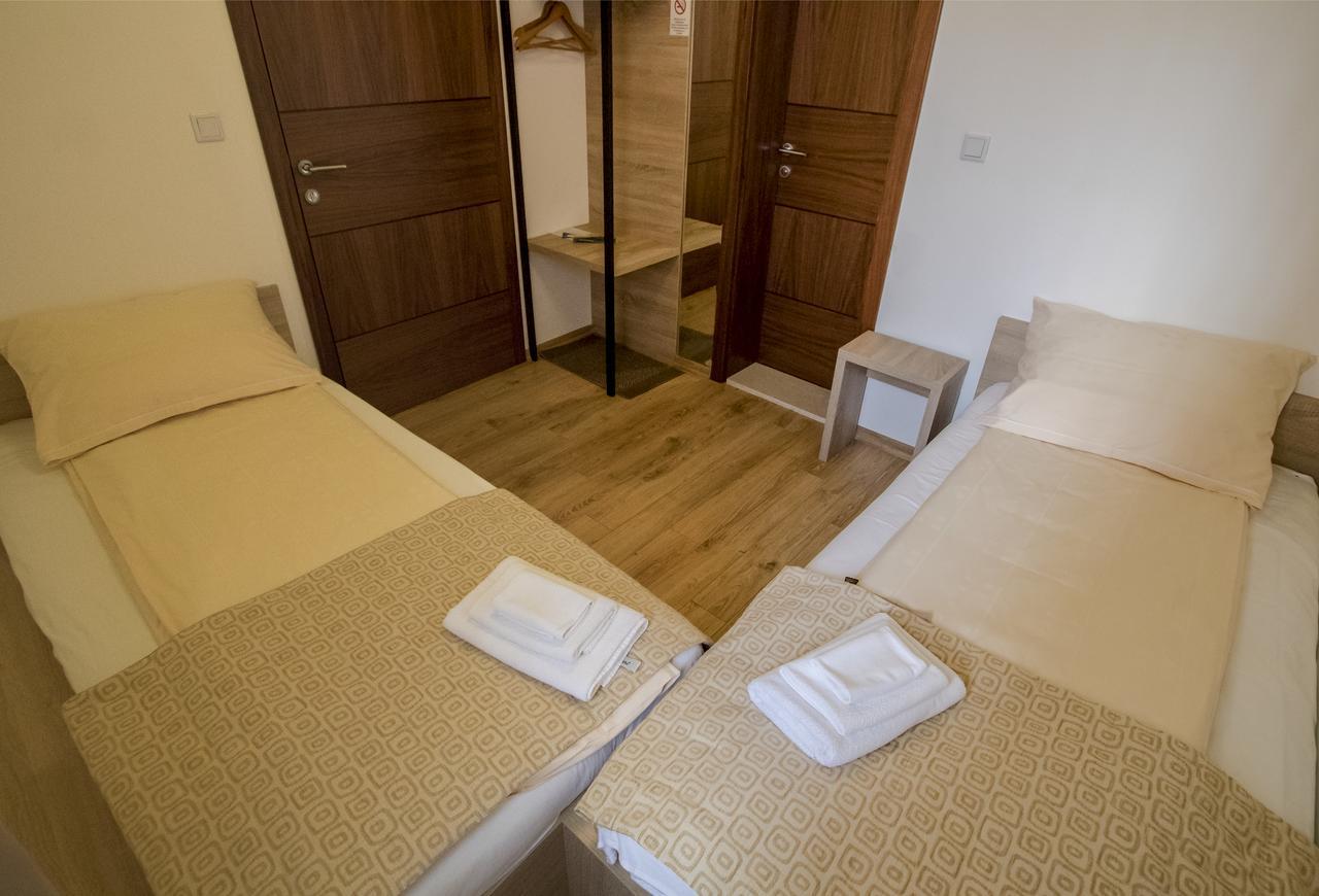 Hotel Logavina 8 Garage Parking Сараево Экстерьер фото
